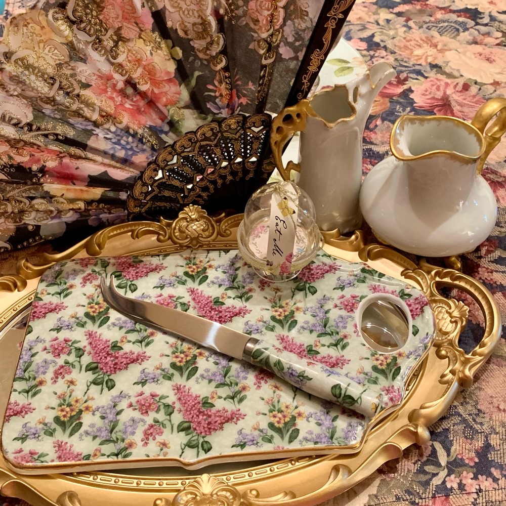 VICTORIA’S GARDEN Lilac/Floral Porcelain Cutting Board w/ Cheese Knife. MINT